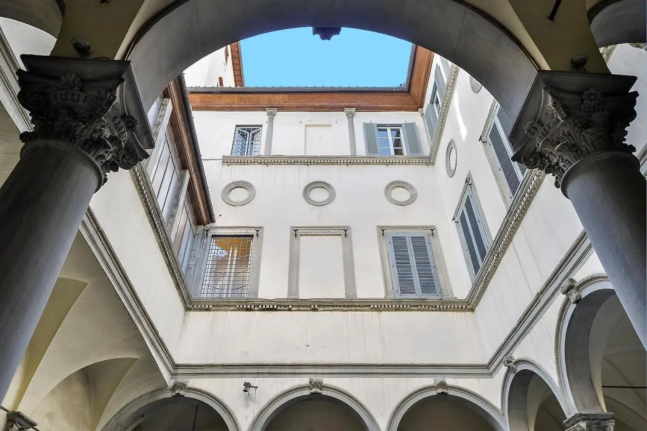 Daire Maggio Frescoes By Vacavilla Floransa