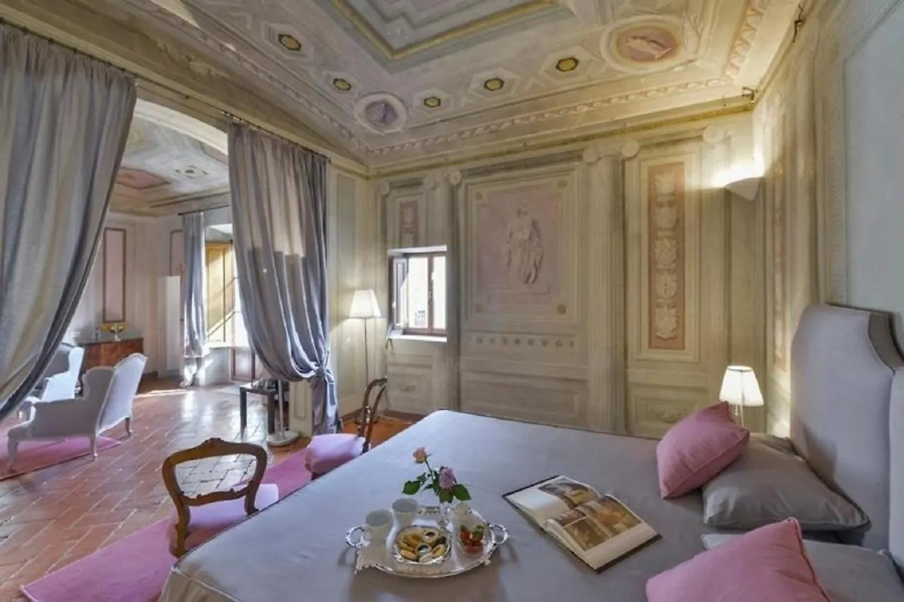 Daire Maggio Frescoes By Vacavilla Floransa İtalya
