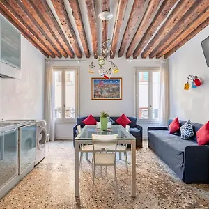 ovosodo-apartaments-1-venezia.hotelinveneto.com/