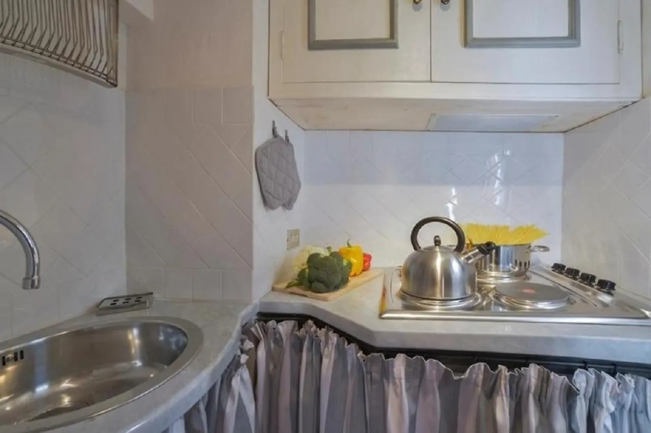 Maggio Frescoes By Vacavilla Florence Apartment