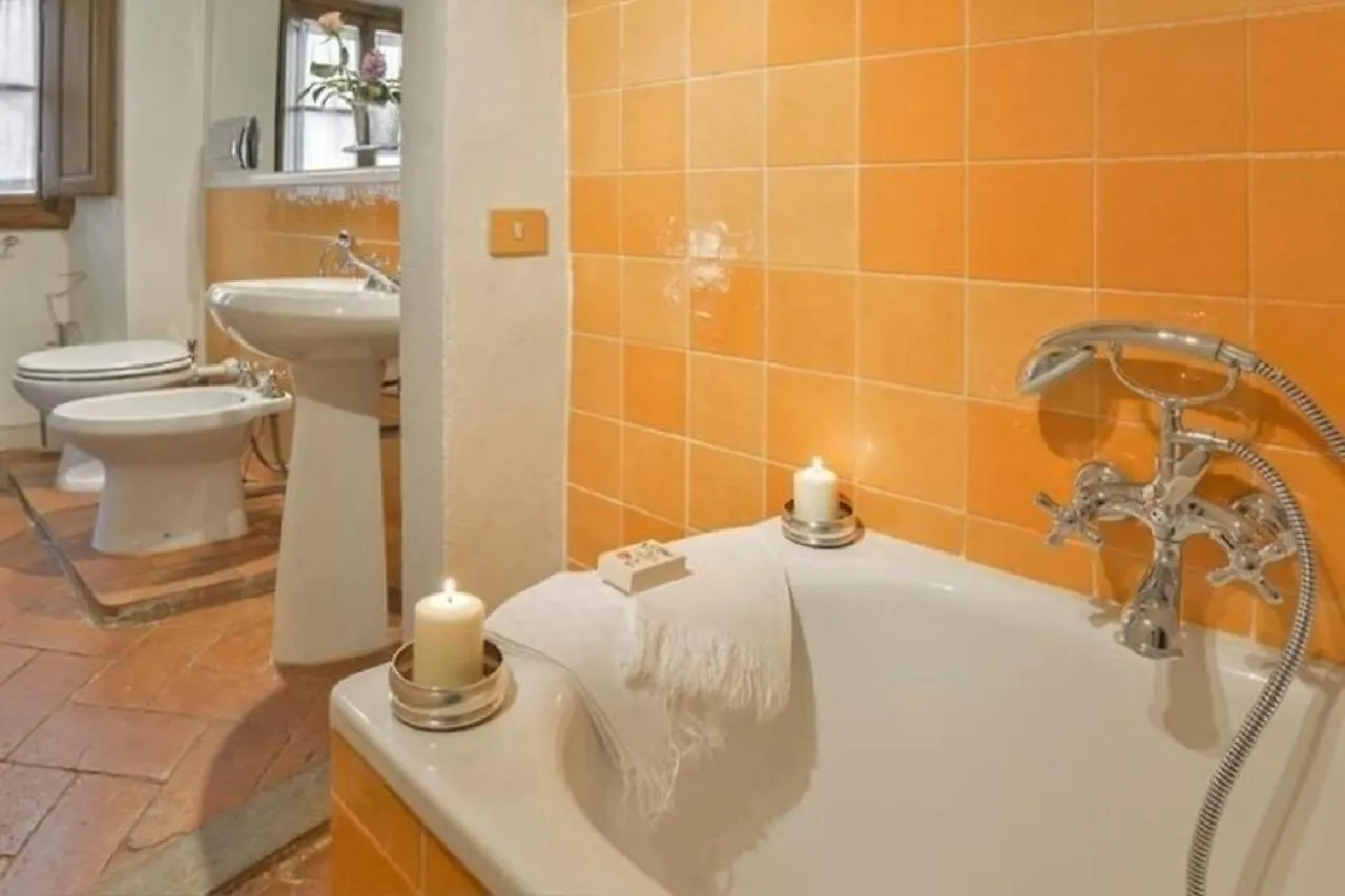 Apartment Maggio Frescoes By Vacavilla Florence