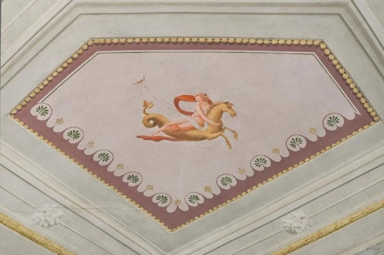 Apartment Maggio Frescoes By Vacavilla Florence Italy