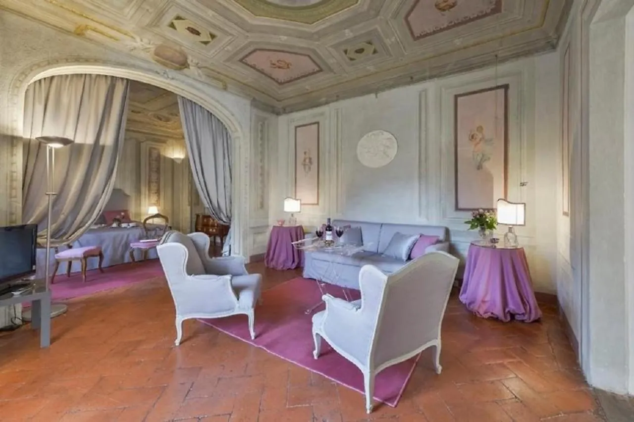 Maggio Frescoes By Vacavilla Florence Apartment